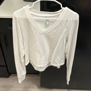 Fuzzy white athleta crop sweater